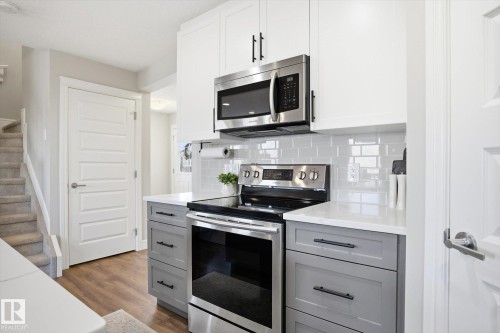 3887 Robins Crescent, Edmonton, AB - Indoor Photo Showing Kitchen