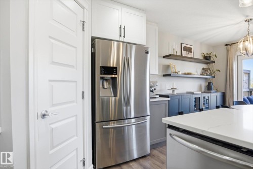 3887 Robins Crescent, Edmonton, AB - Indoor Photo Showing Kitchen