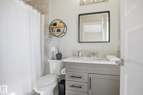 3887 Robins Crescent, Edmonton, AB - Indoor Photo Showing Bathroom