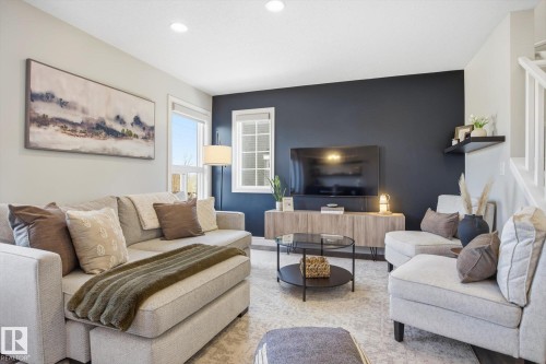 3887 Robins Crescent, Edmonton, AB - Indoor Photo Showing Living Room