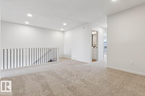 404 30 Street, Edmonton, AB - Indoor Photo Showing Other Room