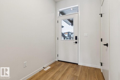 404 30 Street, Edmonton, AB - Indoor Photo Showing Other Room