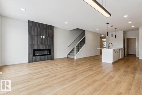404 30 Street, Edmonton, AB - Indoor With Fireplace
