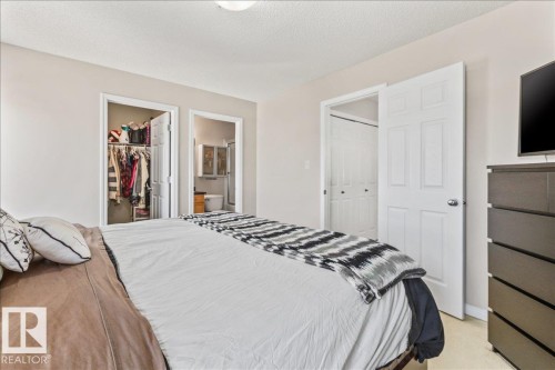 9310 Simpson Drive, Edmonton, AB - Indoor Photo Showing Bedroom
