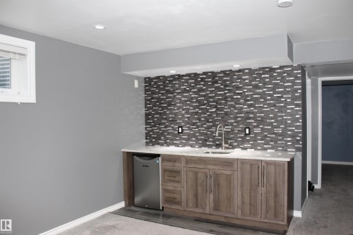 9310 Simpson Drive, Edmonton, AB - Indoor Photo Showing Other Room