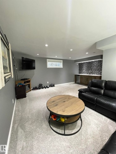 9310 Simpson Drive, Edmonton, AB - Indoor Photo Showing Other Room