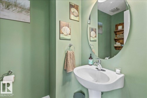 9310 Simpson Drive, Edmonton, AB - Indoor Photo Showing Bathroom