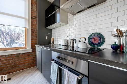 203 10141 95 Street, Edmonton, AB - Indoor Photo Showing Kitchen