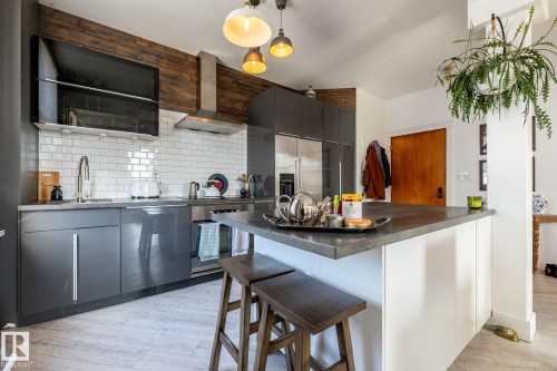 203 10141 95 Street, Edmonton, AB - Indoor