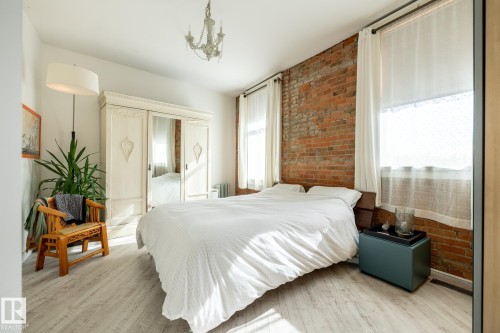 203 10141 95 Street, Edmonton, AB - Indoor Photo Showing Bedroom