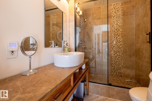 203 10141 95 Street, Edmonton, AB - Indoor Photo Showing Bathroom
