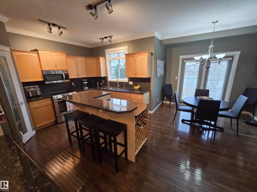 1668 Glastonbury Boulevard, Edmonton, AB - Indoor