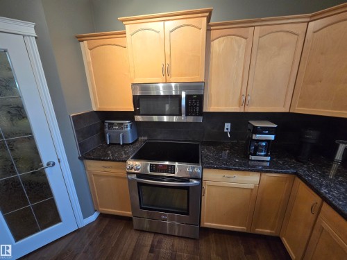 1668 Glastonbury Boulevard, Edmonton, AB - Indoor Photo Showing Kitchen