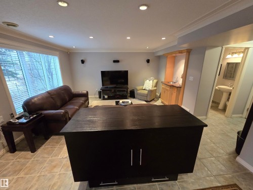 1668 Glastonbury Boulevard, Edmonton, AB - Indoor Photo Showing Living Room