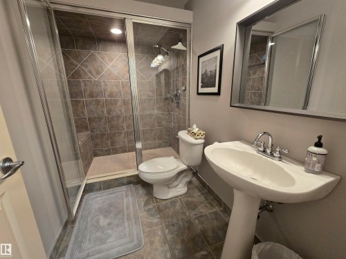 1668 Glastonbury Boulevard, Edmonton, AB - Indoor Photo Showing Bathroom