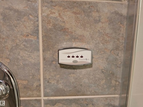 1668 Glastonbury Boulevard, Edmonton, AB - Indoor Photo Showing Bathroom