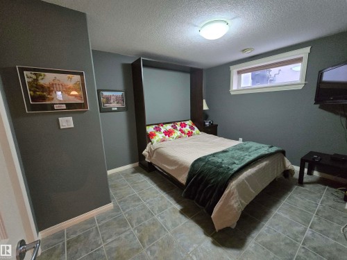 1668 Glastonbury Boulevard, Edmonton, AB - Indoor Photo Showing Bedroom