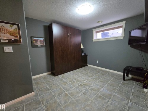 1668 Glastonbury Boulevard, Edmonton, AB - Indoor Photo Showing Other Room