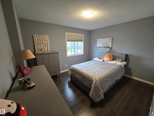 1668 Glastonbury Boulevard, Edmonton, AB - Indoor Photo Showing Bedroom
