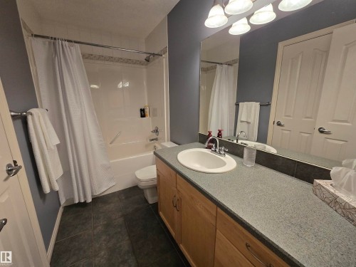 1668 Glastonbury Boulevard, Edmonton, AB - Indoor Photo Showing Bathroom