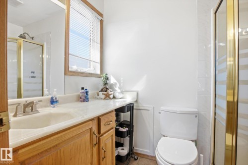 7220 157 Avenue, Edmonton, AB - Indoor Photo Showing Bathroom