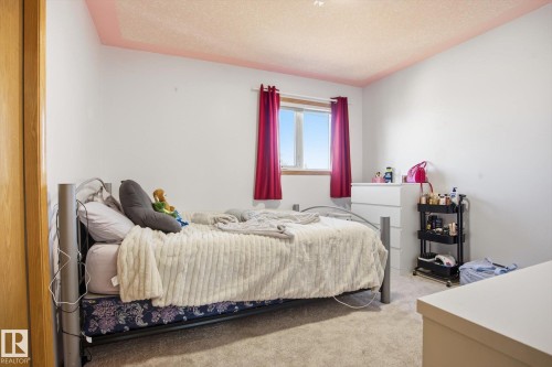 7220 157 Avenue, Edmonton, AB - Indoor Photo Showing Bedroom