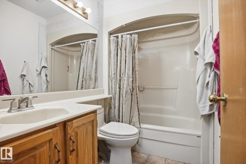 7220 157 Avenue, Edmonton, AB - Indoor Photo Showing Bathroom