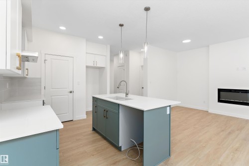 4015 207 Street, Edmonton, AB - Indoor Photo Showing Kitchen