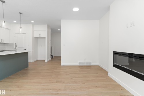 4015 207 Street, Edmonton, AB - Indoor