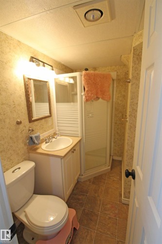 5347 36 Ave, Wetaskiwin, AB - Indoor Photo Showing Bathroom