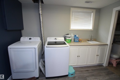 5347 36 Ave, Wetaskiwin, AB - Indoor Photo Showing Laundry Room