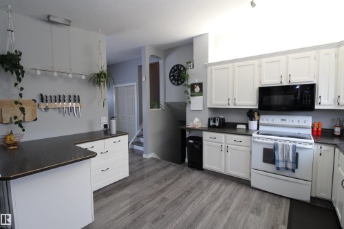 5347 36 Ave, Wetaskiwin, AB - Indoor Photo Showing Kitchen