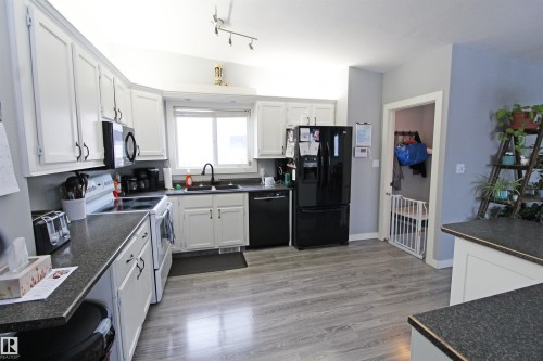 5347 36 Ave, Wetaskiwin, AB - Indoor Photo Showing Kitchen With Double Sink