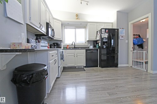 5347 36 Ave, Wetaskiwin, AB - Indoor Photo Showing Kitchen