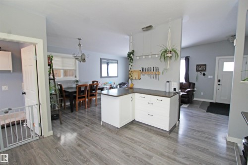 5347 36 Ave, Wetaskiwin, AB - Indoor