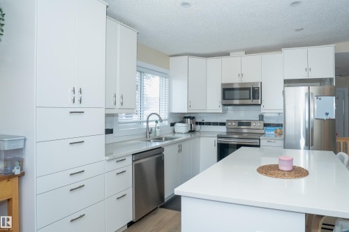 7807 132 Avenue, Edmonton, AB - Indoor Photo Showing Kitchen With Upgraded Kitchen