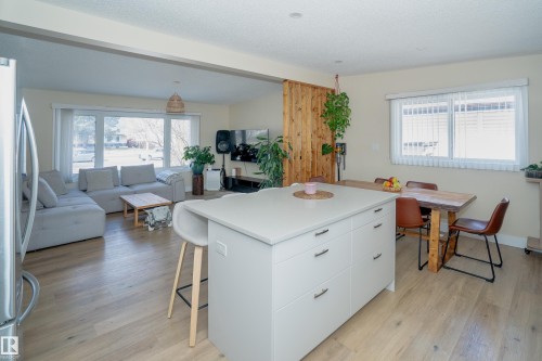 7807 132 Avenue, Edmonton, AB - Indoor