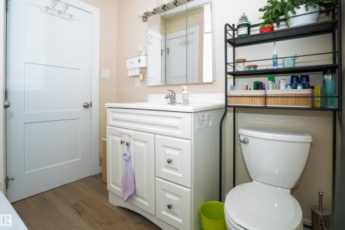 7807 132 Avenue, Edmonton, AB - Indoor Photo Showing Bathroom