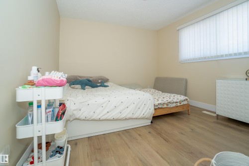 7807 132 Avenue, Edmonton, AB - Indoor Photo Showing Bedroom