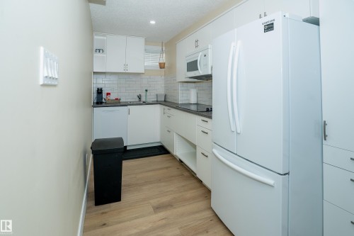 7807 132 Avenue, Edmonton, AB - Indoor Photo Showing Kitchen