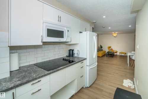 7807 132 Avenue, Edmonton, AB - Indoor Photo Showing Kitchen With Upgraded Kitchen