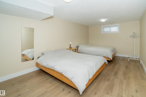 7807 132 Avenue, Edmonton, AB - Indoor Photo Showing Bedroom