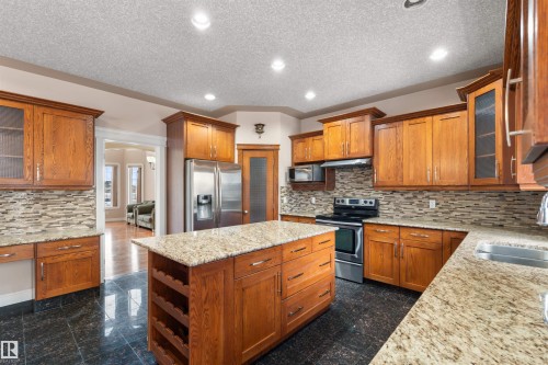 9203 160 Avenue, Edmonton, AB - Indoor Photo Showing Kitchen With Double Sink With Upgraded Kitchen