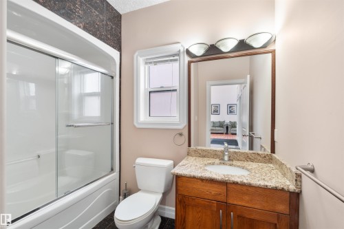 9203 160 Avenue, Edmonton, AB - Indoor Photo Showing Bathroom