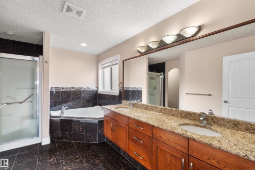 9203 160 Avenue, Edmonton, AB - Indoor Photo Showing Bathroom