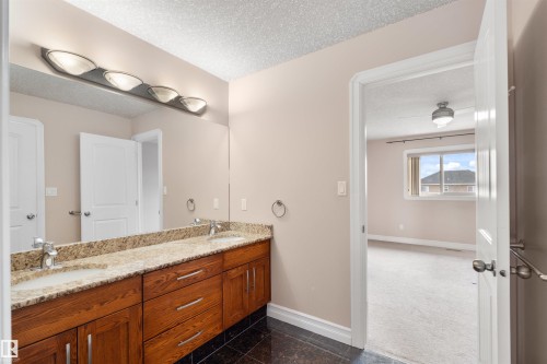 9203 160 Avenue, Edmonton, AB - Indoor Photo Showing Bathroom