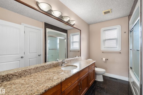 9203 160 Avenue, Edmonton, AB - Indoor Photo Showing Bathroom