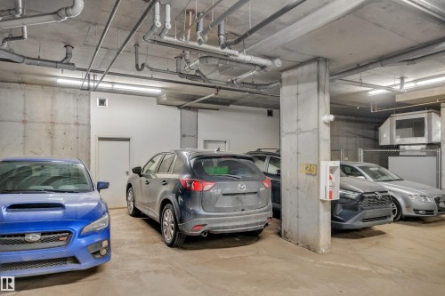 424 18126 77 Street, Edmonton, AB - Indoor Photo Showing Garage