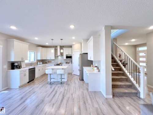 17828 9 Avenue, Edmonton, AB - Indoor Photo Showing Kitchen