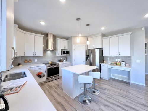 17828 9 Avenue, Edmonton, AB - Indoor Photo Showing Kitchen With Double Sink With Upgraded Kitchen
